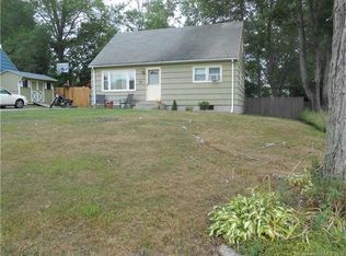 5 Cedar Dr, North Stonington, CT 06359