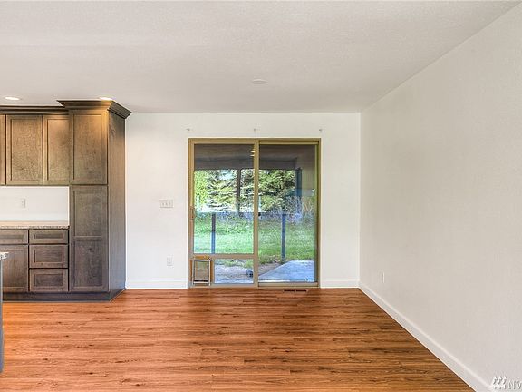 5th image of 8702 Woodland Ave E