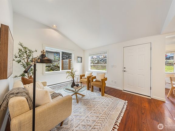 3rd image of 10056 38th Avenue NE