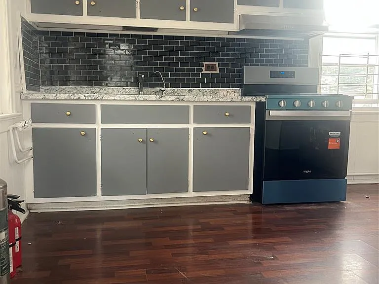 673 Clifton Ave — Photo 9