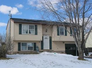 1606 Flaxen Dr, Farmington, NY 14425