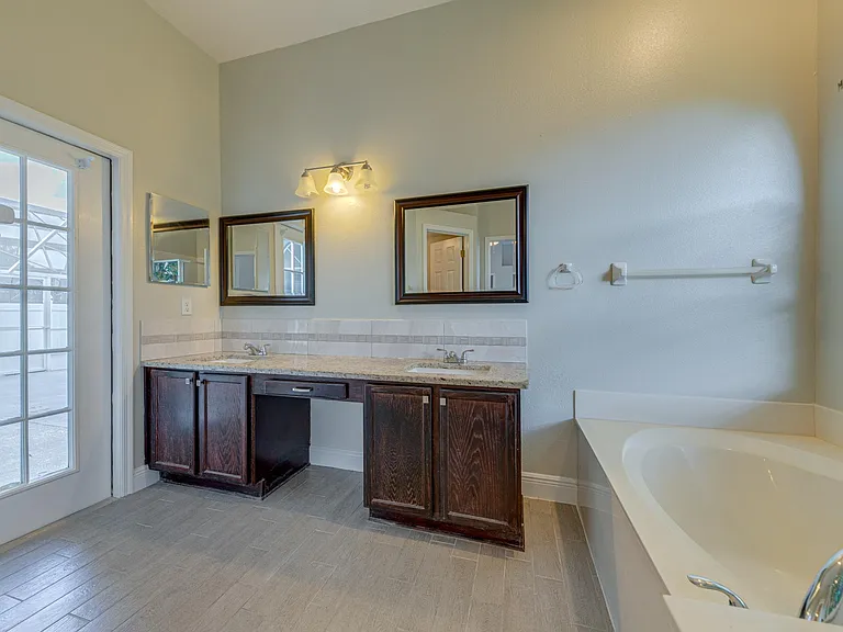 12549 Waterhaven Cir — Photo 17