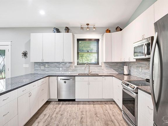 4th image of 2549 Santa Rosa Dr