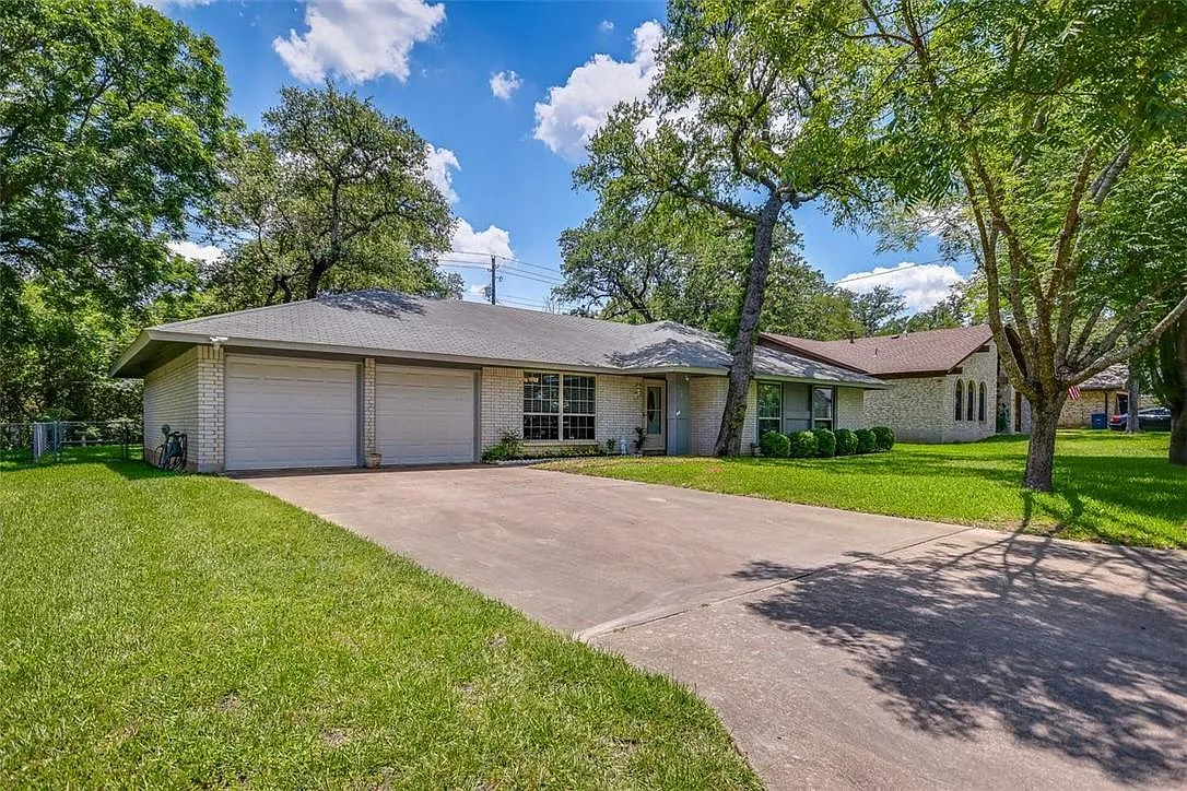 4 bed, 2.0 bath, 1730 sqft, $2,950 — Photo 4