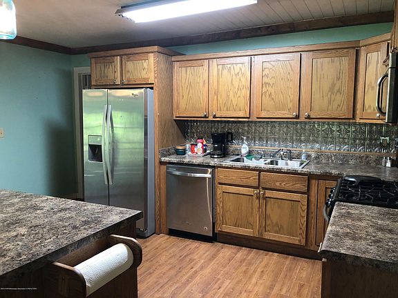 4th image of 399 Deerwood Park Dr