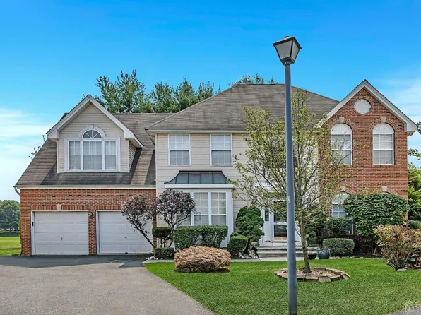 46 Pin Oak Dr, North Brunswick, NJ 08902