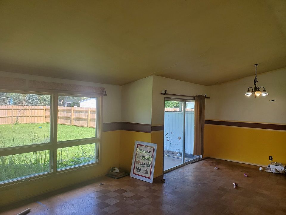 2nd image of 1556 S Pointe Dr