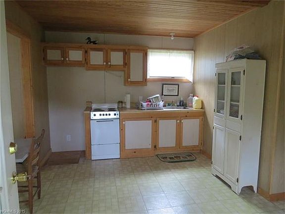 4th image of 390 Willow Springs Cv