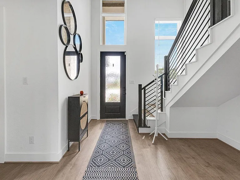5119 Murillo Dr — Photo 3