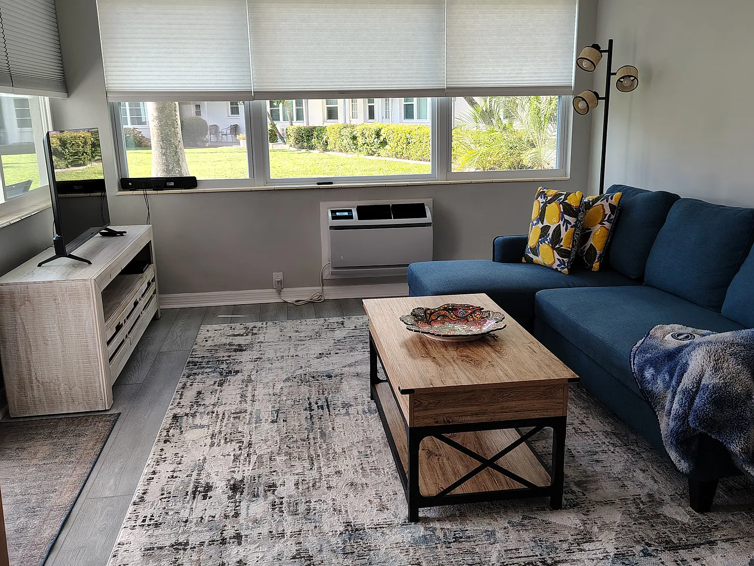 2 bed, 640 sqft, $1,850 — Photo 3