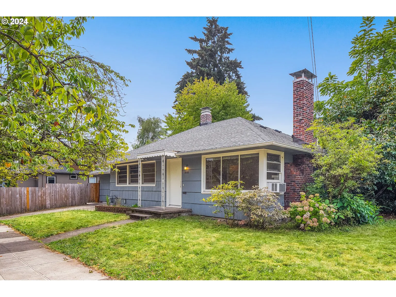 8055 SE 8th Ave photo 1