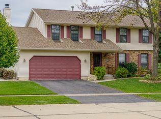 7238 Hampshire Dr NE, Cedar Rapids, IA 52402