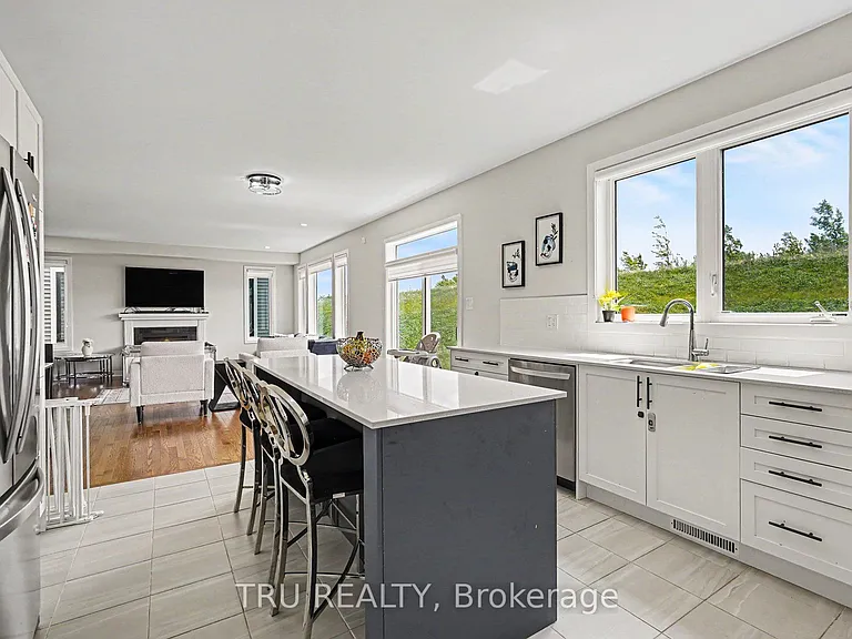 748 Eminence St — Photo 11