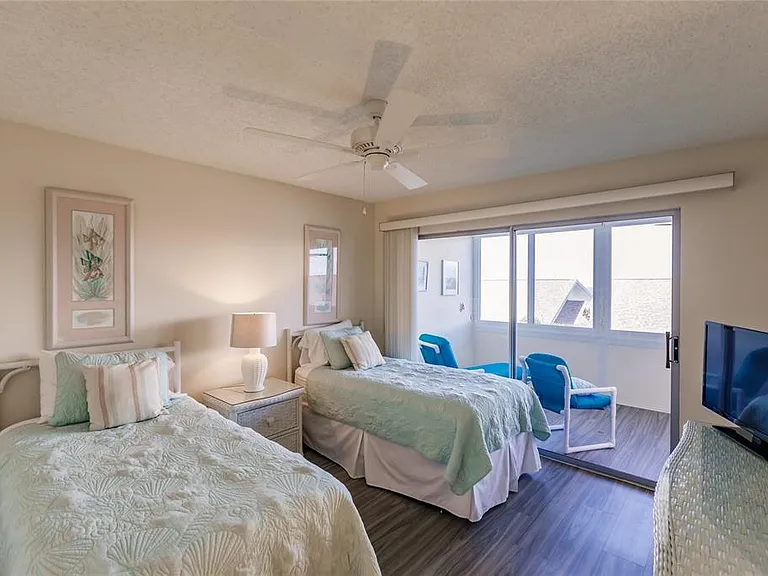 1055 W Peppertree Dr #302AA — Photo 16