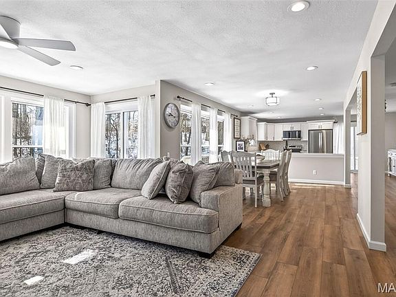 3rd image of 836 Wheelwright Dr