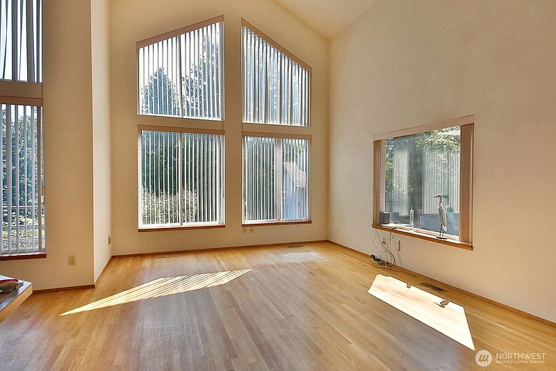 5th image of 8057 Island Court