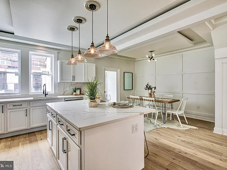 630 Wildwood Pkwy — Photo 32