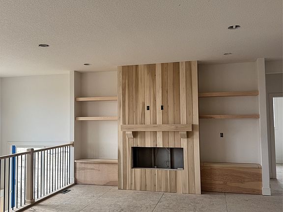 2nd image of 1345 Lindas Ln