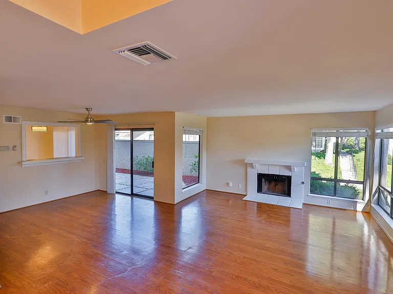 1061 Thistlegate Rd — Photo 5