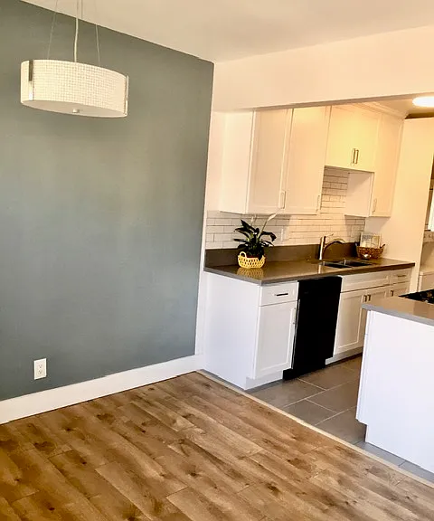 1241 Granville Ave #6 — Photo 2