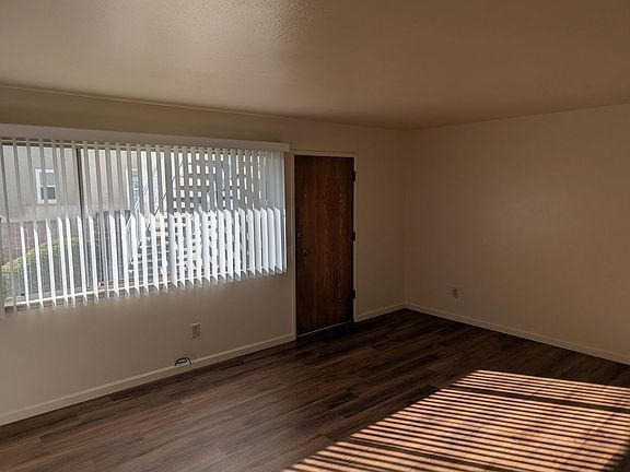 4th image of 144 Belleview Dr #2