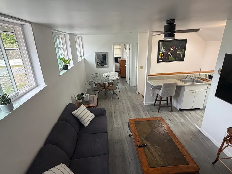 107 White St #CARRIAGE HOUSE