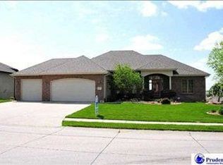 17201 Oakmont Dr, Omaha, NE 68136