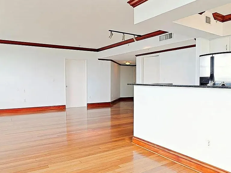 1625 Kennedy Cswy #607 — Photo 4