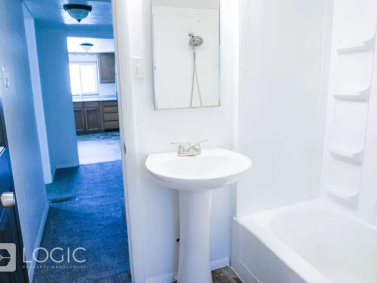 1238 Oak St #1 — Photo 10