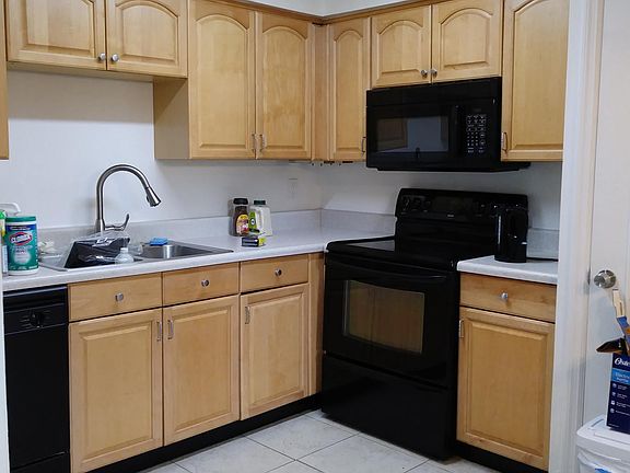 2nd image of 200 Georgetown B Dr