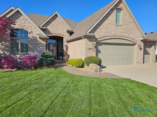 5717 Eagles Landing Dr, Oregon, OH 43616