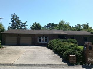 1601 Blue Spring Rd, Fayetteville, NC 28304