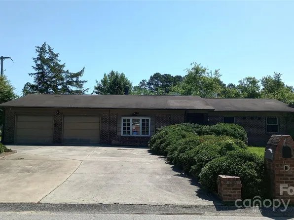 1601 Blue Spring Rd, Fayetteville, NC 28304