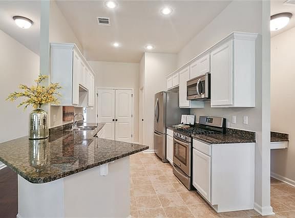 4th image of 1324 N Creek Dr