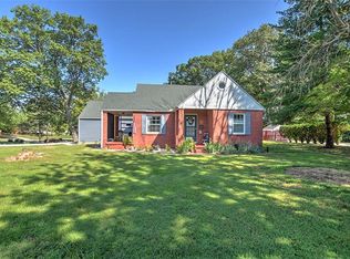 4 Northern Dr, Decatur, IL 62521