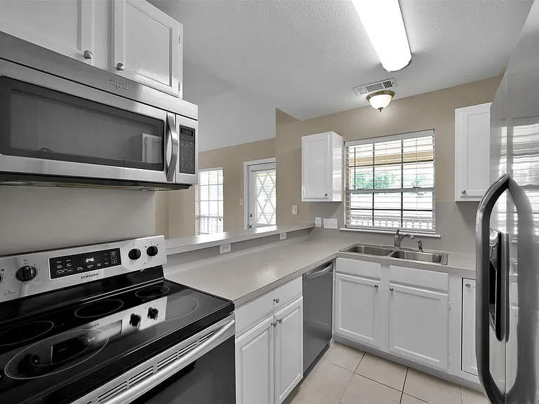 1141 Lovett St — Photo 11