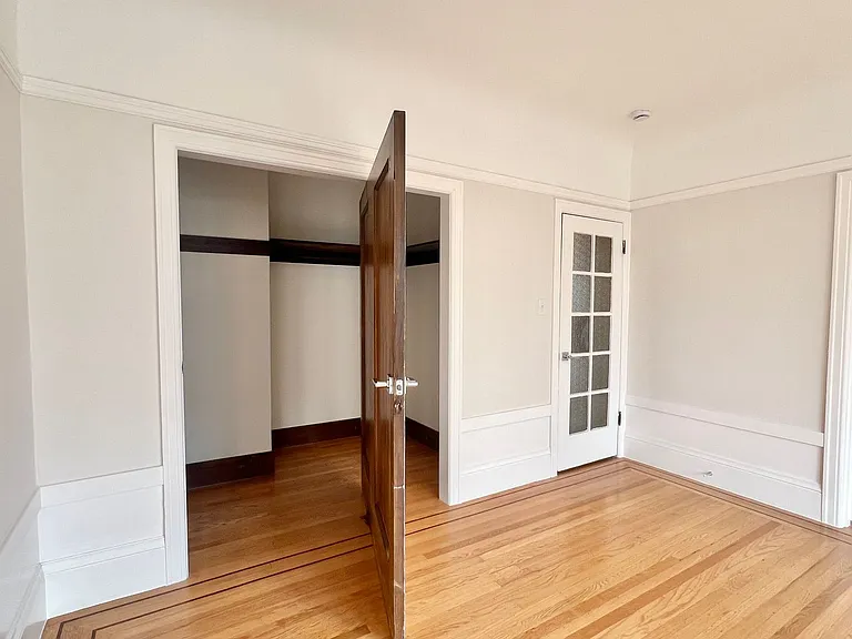 Top Floor 2br/1ba + Newly Renovated Unit! Parking! In-Unit Laundry! Progressive — Photo 8