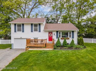 21 Saint Charles Pl, Saratoga Springs, NY 12866