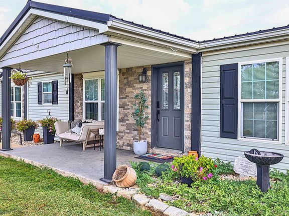 3rd image of 929 Fisher Rd