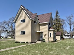 140 Seymour St, Sharon, WI 53585