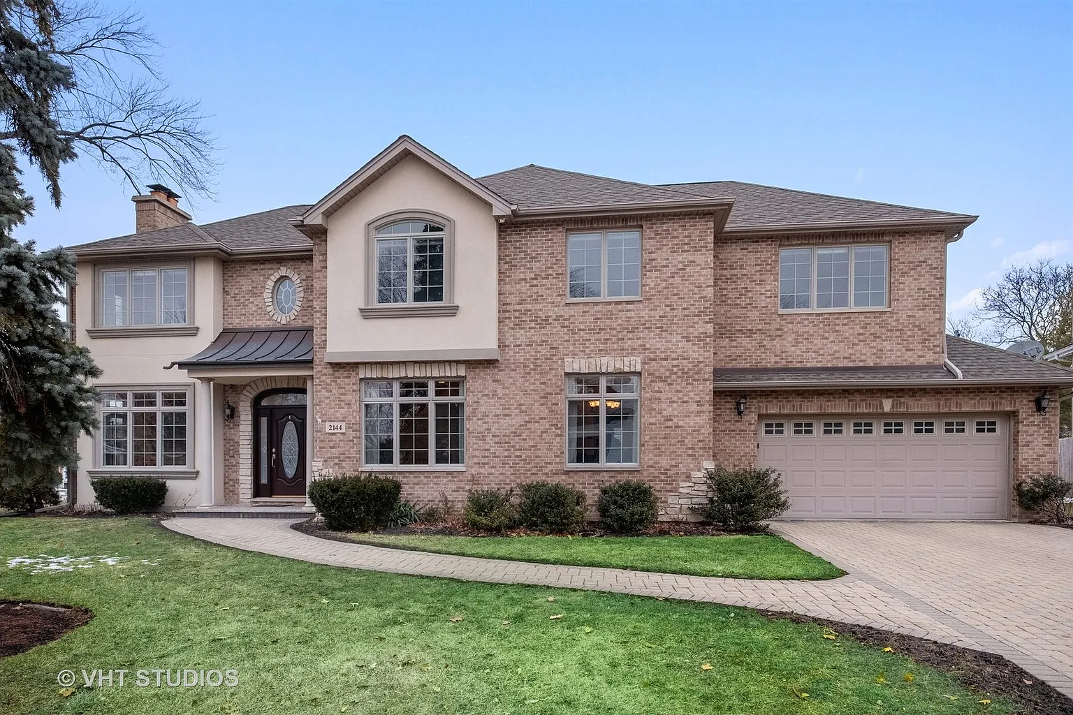 2144 Robincrest Ln photo 1