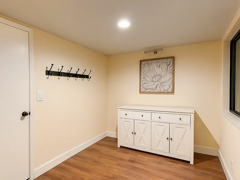 Breakfast nook area