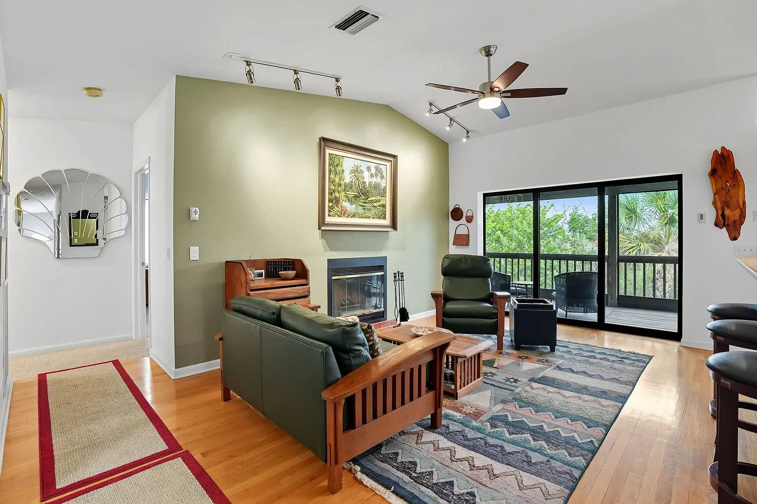 3 bed, 2.0 bath, 1646 sqft, $4,360 — Photo 1