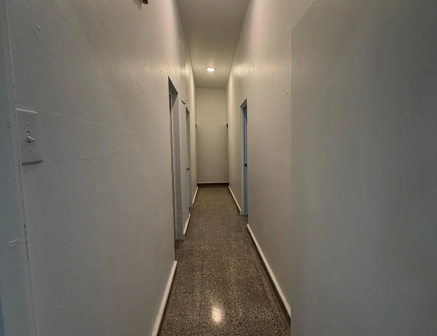 4 bed, 2.5 bath, 825 sqft — Photo 4