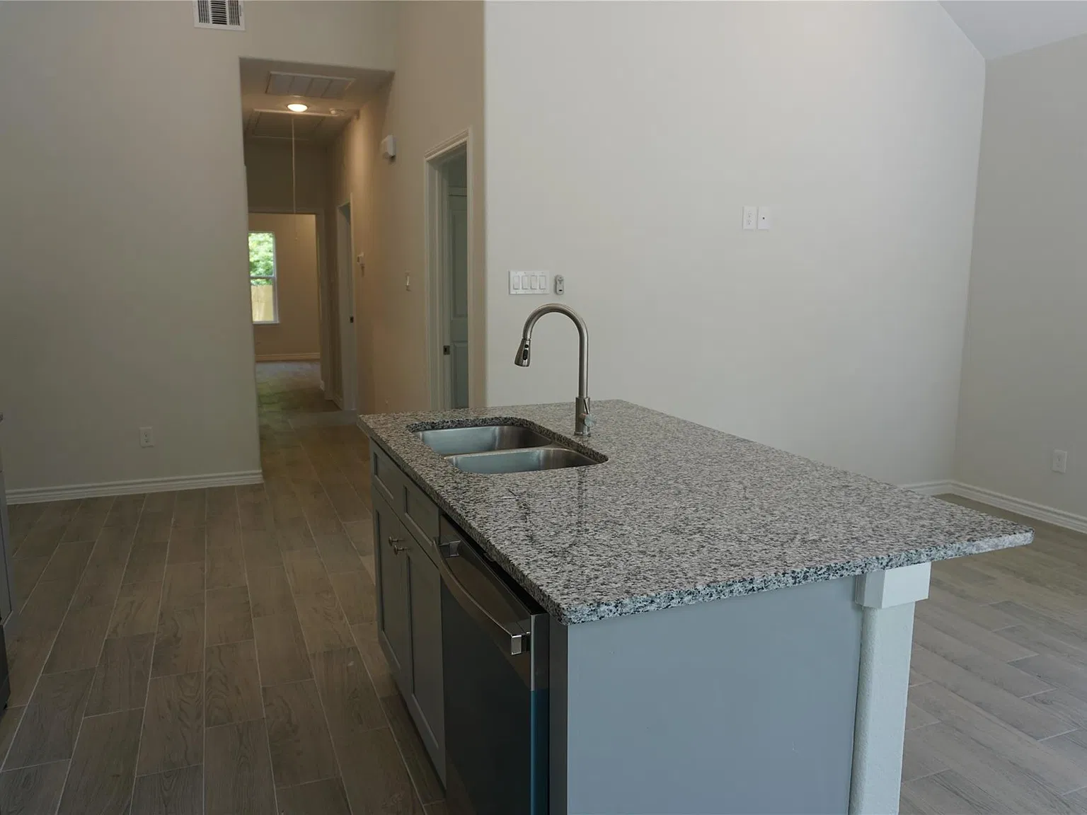 3 bed, 2.0 bath, 1000 sqft, $1,450 — Photo 4