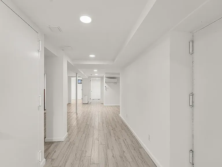 851 Hart St #L — Photo 16