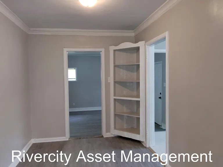 2386 Larose Ave — Photo 6