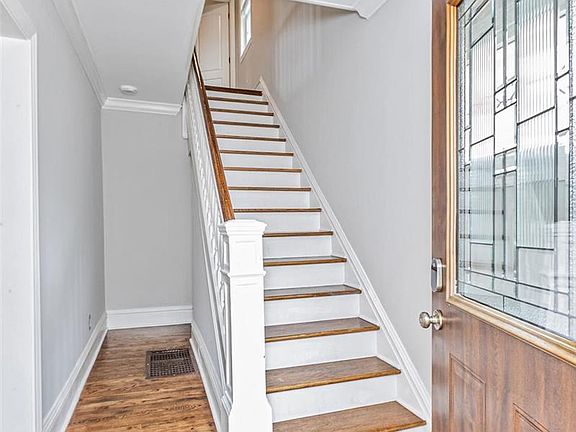 3rd image of 3607 Cambridge Ave
