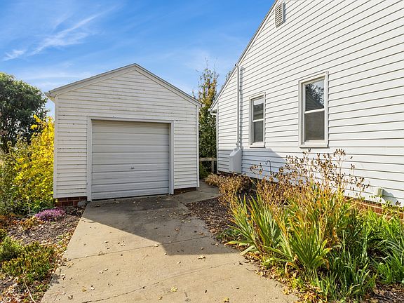 4th image of 4555 E Pine Ave