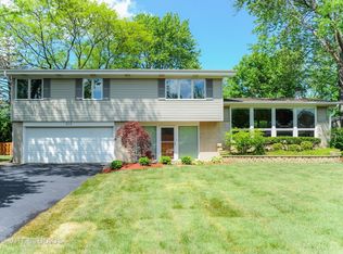 713 Fairway Dr, Glenview, IL